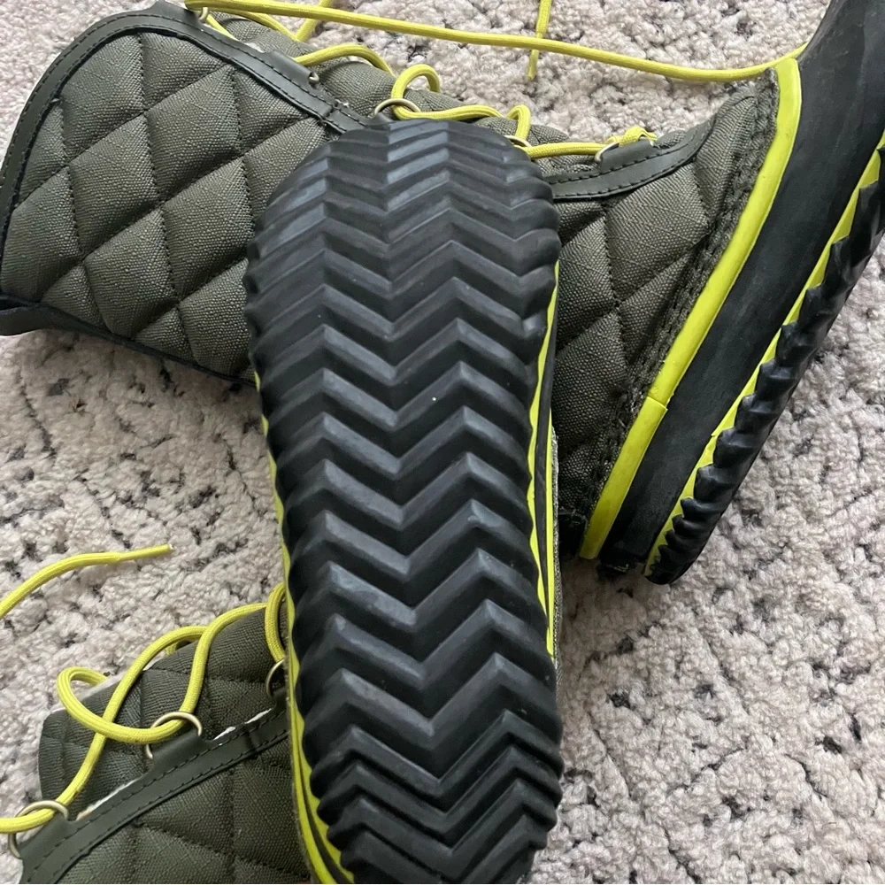 Sorel 6 waterproof Boot Lace Up Green Yellow High Insulated